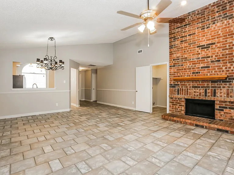 4326 Walsh Ln — Photo 4