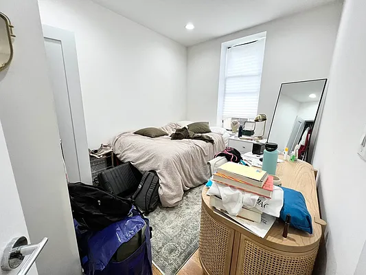 Rented by EastMount Realty LLC | media 6