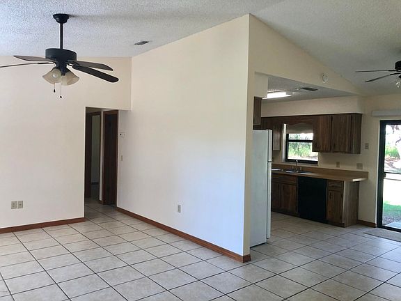 5th image of 512 Bahia Circle Ln
