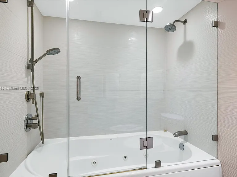 615 Ocean Dr #6A — Photo 24