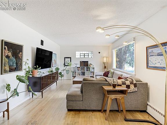 4th image of 410 Yucca Dr