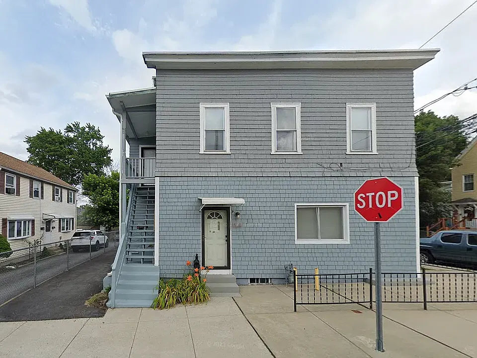 60 Bridges St