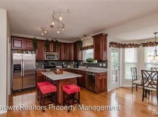 925 Thornbury Pl, O'Fallon, IL 62269