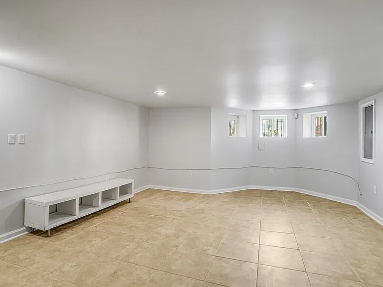 306 R St NW — Photo 24