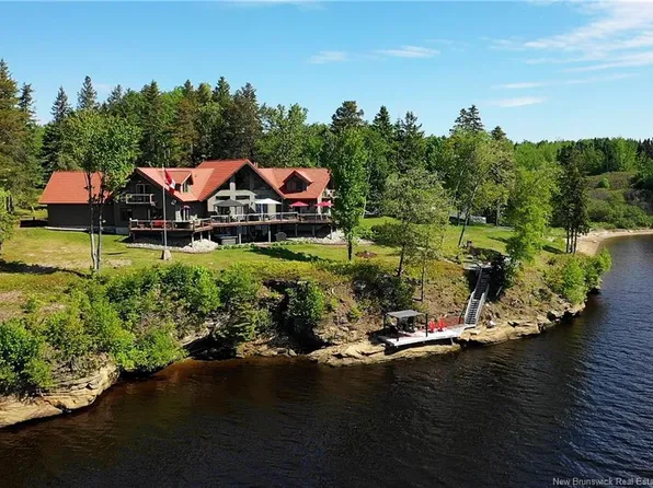 30 Rockcliff Blvd, Miramichi, NB E1V 7C5