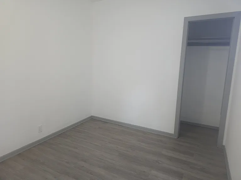 1225 Cherry St — Photo 2