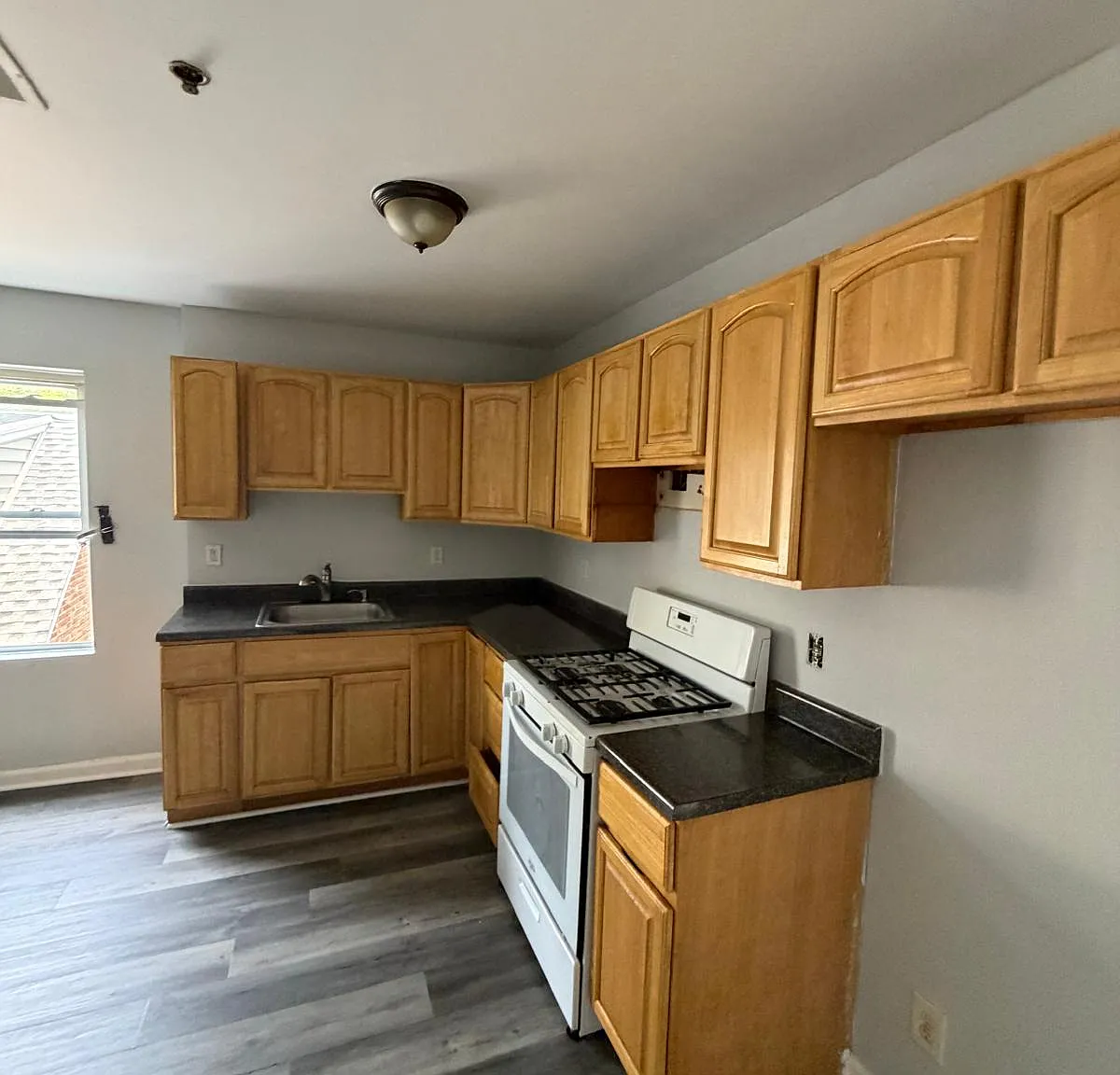 3 bed, $2,450 — Photo 2