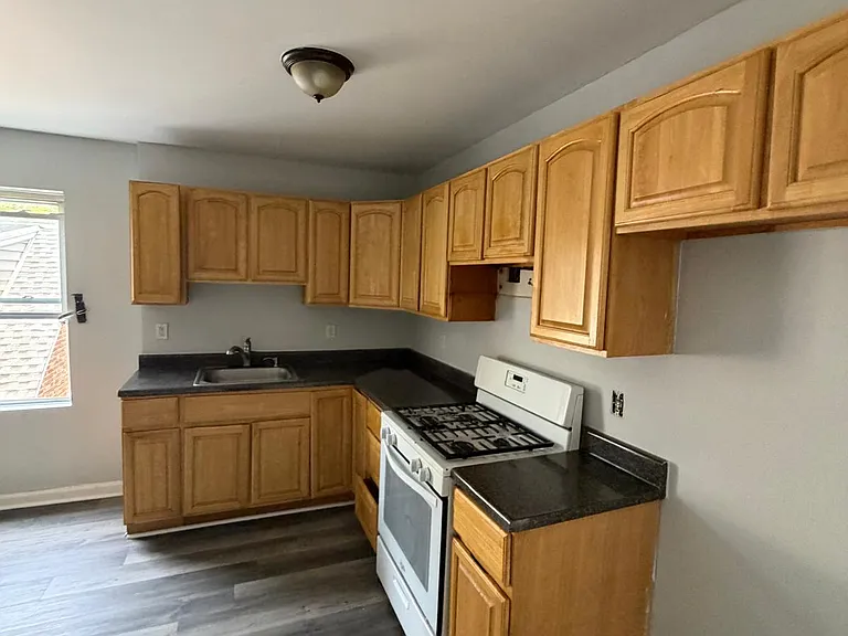428 Jefferson Ave #2B — Photo 2