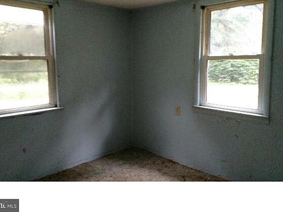 4th image of 38 Finlaw Ave