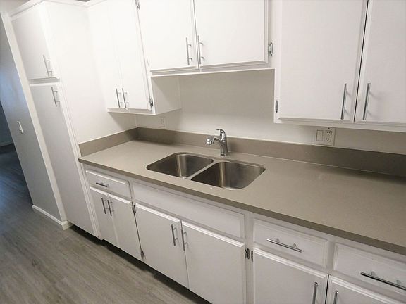 4th image of 2382 Cedar Ave #2