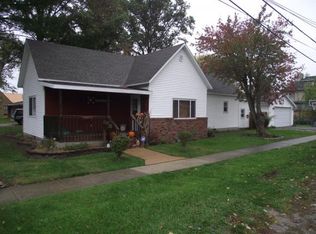 712 W Monroe Ave, Altamont, IL 62411