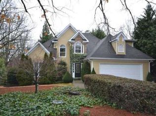 5739 Falls View Dr, Buford, GA 30518