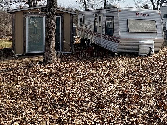 2nd image of 5/498 Woodhaven Dr E