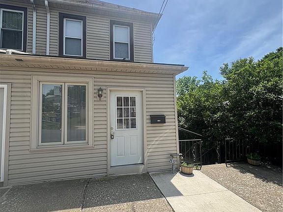 3rd image of 225 E Saint Joseph St