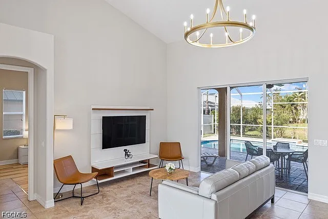3 bed, 2.0 bath, 2482 sqft, $3,500 — Photo 2