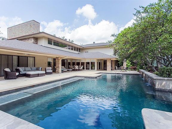 3rd image of 5947 Club Oaks Dr