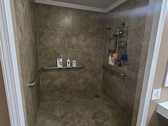 5th image of 206 Leslie Ct