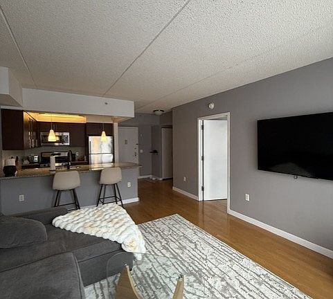 3rd image of 555 W 23rd St APT S12q