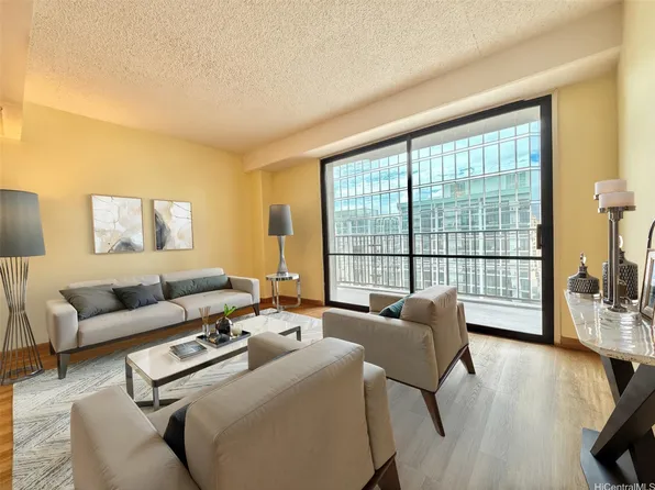 225 Queen St APT 25G, Honolulu, HI 96813