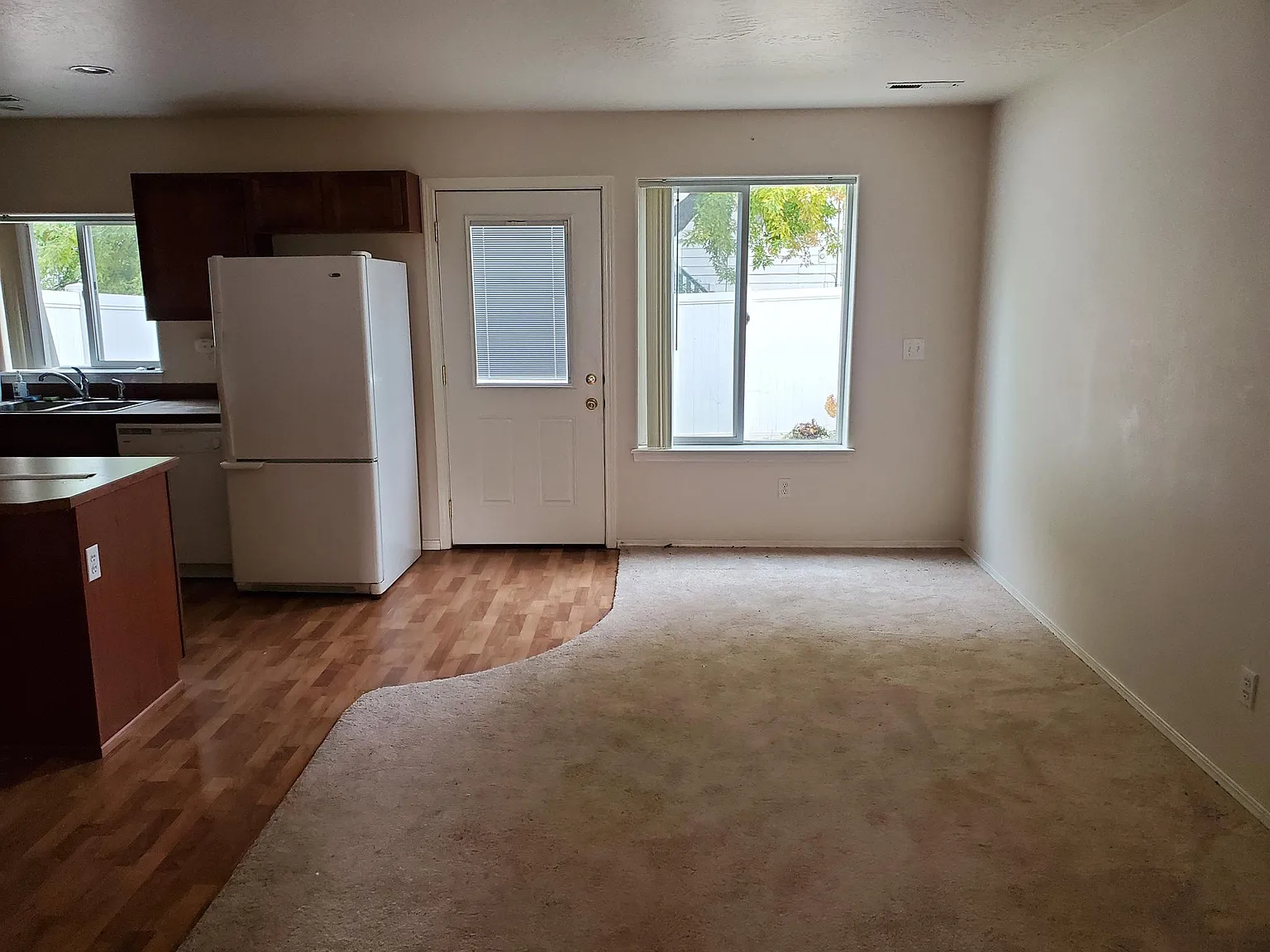 3 bed, 2.5 bath, 1200 sqft, $1,800 — Photo 4