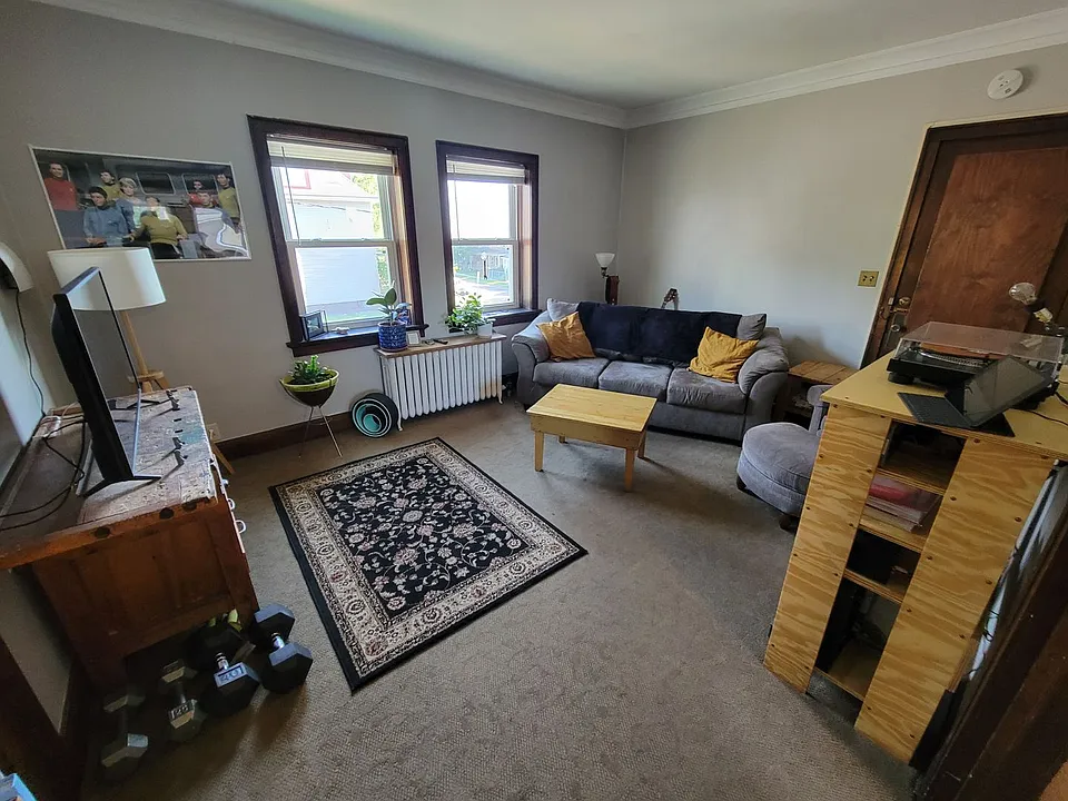 305 N 12th Ave E