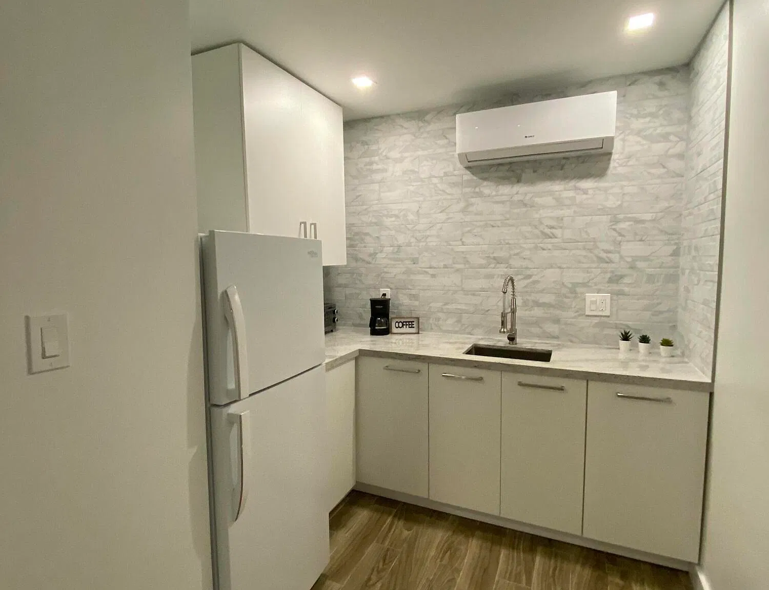 Studio, 1.0 bath, 200 sqft, $1,500 — Photo 3