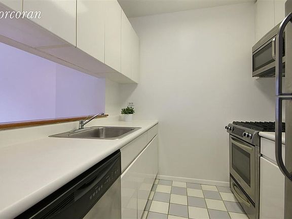 4th image of 1632 2nd Ave #1205