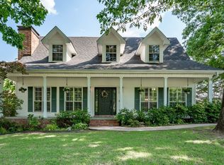 2211 E Longhills Rd, Benton, AR 72019