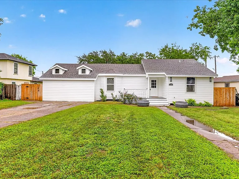 1154 Florida Ave — Photo 32