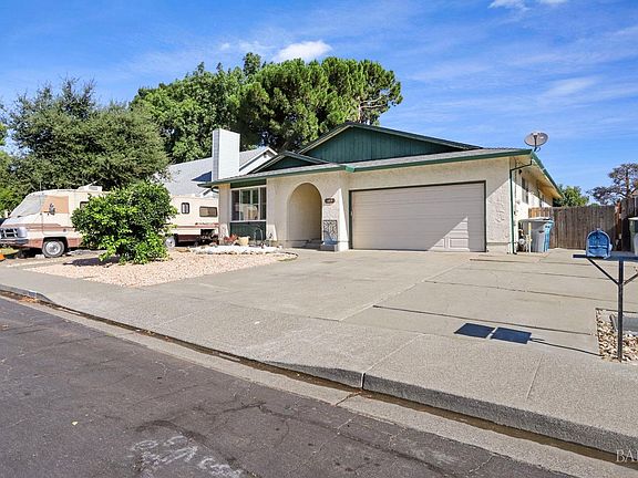 3rd image of 1013 Woodridge Drive