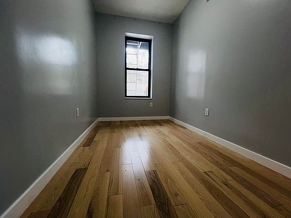 3rd image of 285 19th St APT 1R
