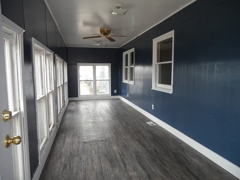 803 E Lyon St — Photo 2