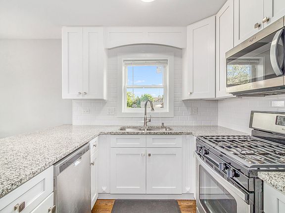 5th image of 939 S Fairfield Ave