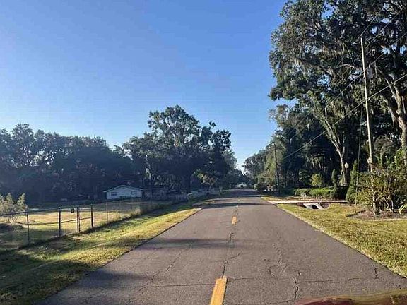 5th image of 3915 Shady Oak Dr E