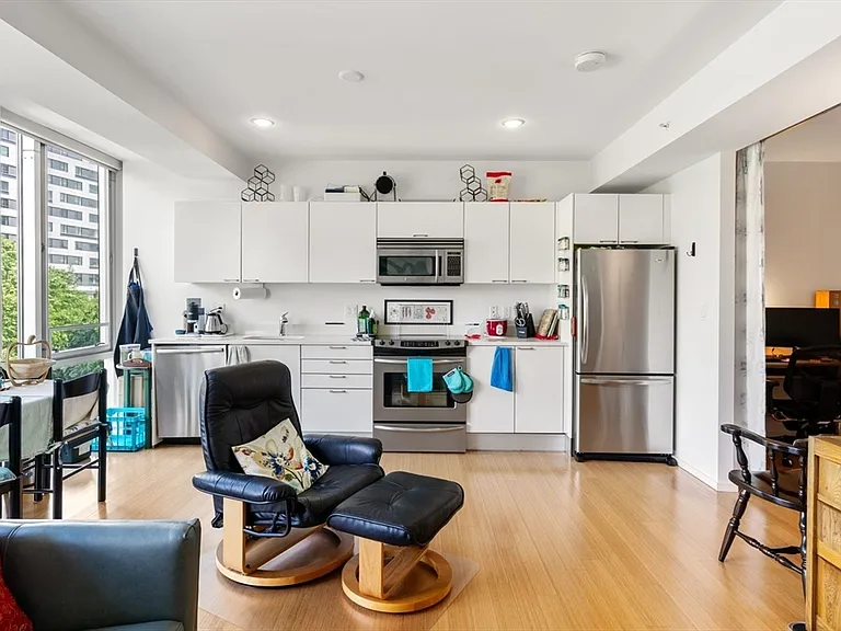 2 Earhart St #421 — Photo 2