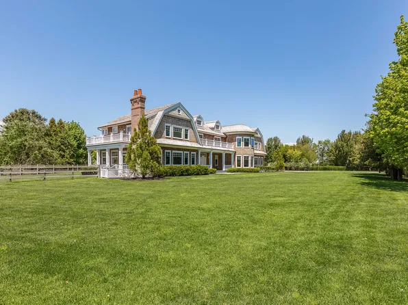379 Captains Neck Ln, Southampton, NY 11968