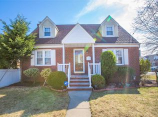 54 Franklin Ave, New Hyde Park, NY 11040