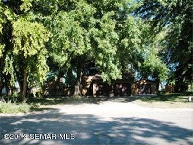 1st image of 690 Lynwood Drive