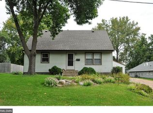 623 E 6th St, Chaska, MN 55318