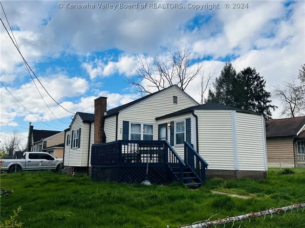 1028 Mountain Rd, South Charleston, WV 25303