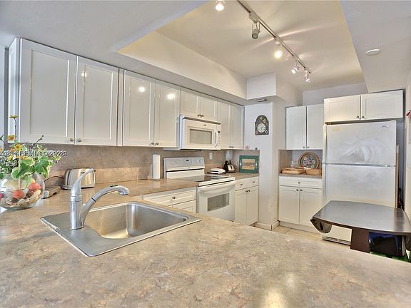 2nd image of 555 NE 15th St APT 10G