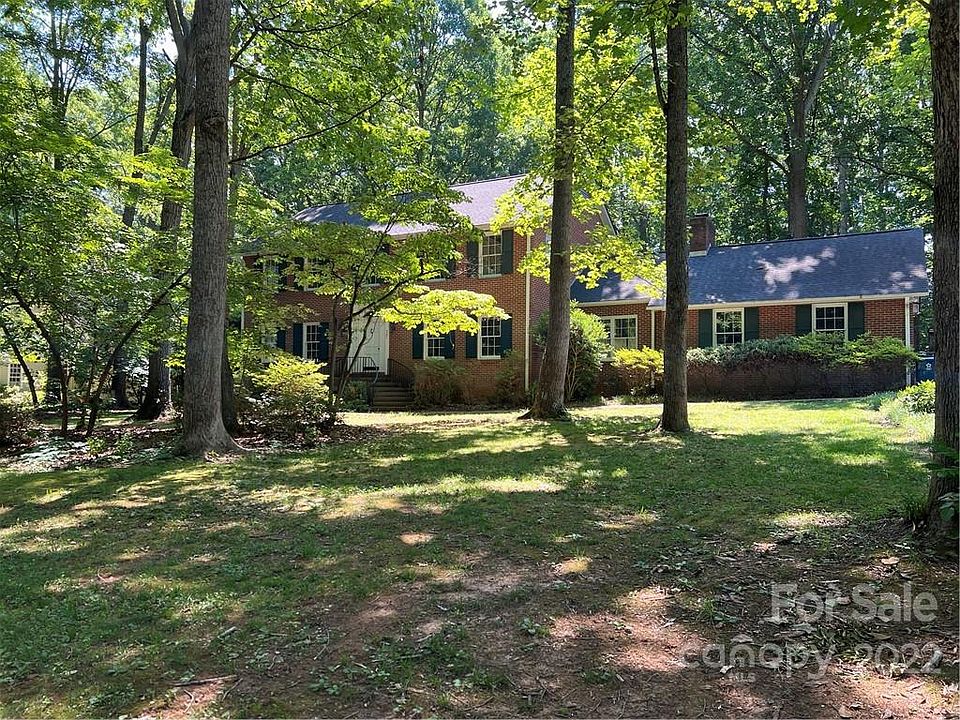 1st image of 321 Camelot Dr