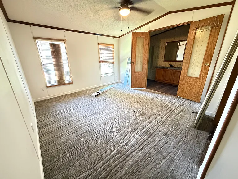 183 Ainsley Ave — Photo 2