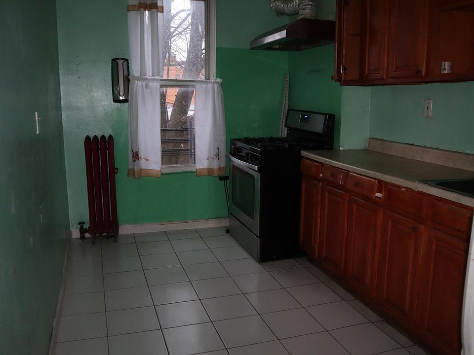 Kitchen (8ft x13ft)