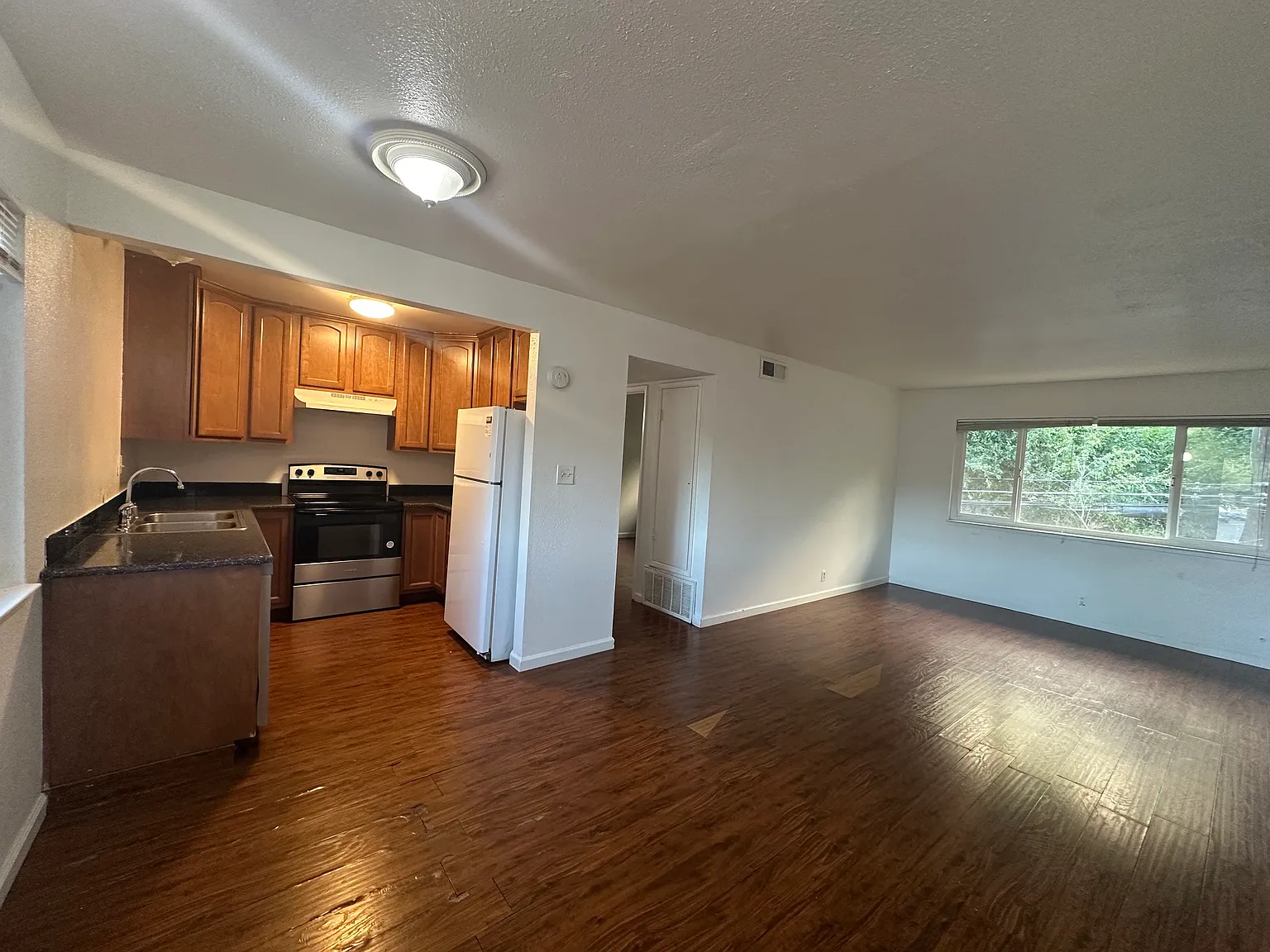 2 bed, 865 sqft, $1,200 — Photo 2