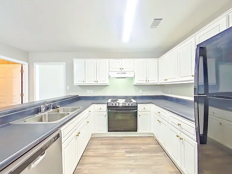 491 Connemara Trl — Photo 2