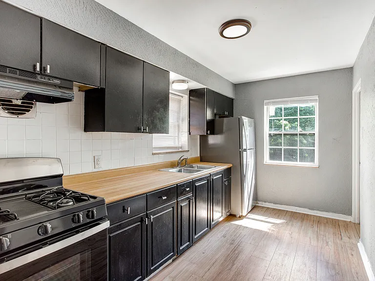1304 Grant Dr — Photo 20