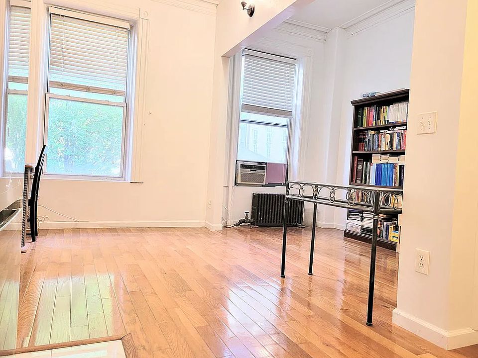 1st image of 851 Lexington Ave #3R