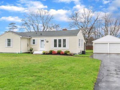 286 Country Pkwy, Williamsville, NY, 14221