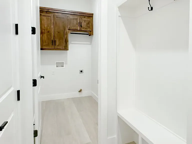 1304 Abbey Rd — Photo 16